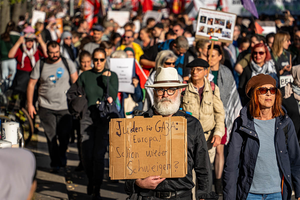 100.000 Menschen bei „All Eyes on Gaza“: Array