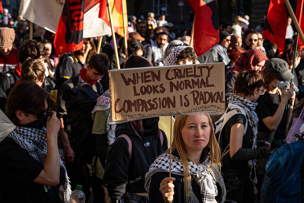 100.000 Menschen bei „All Eyes on Gaza“: Array