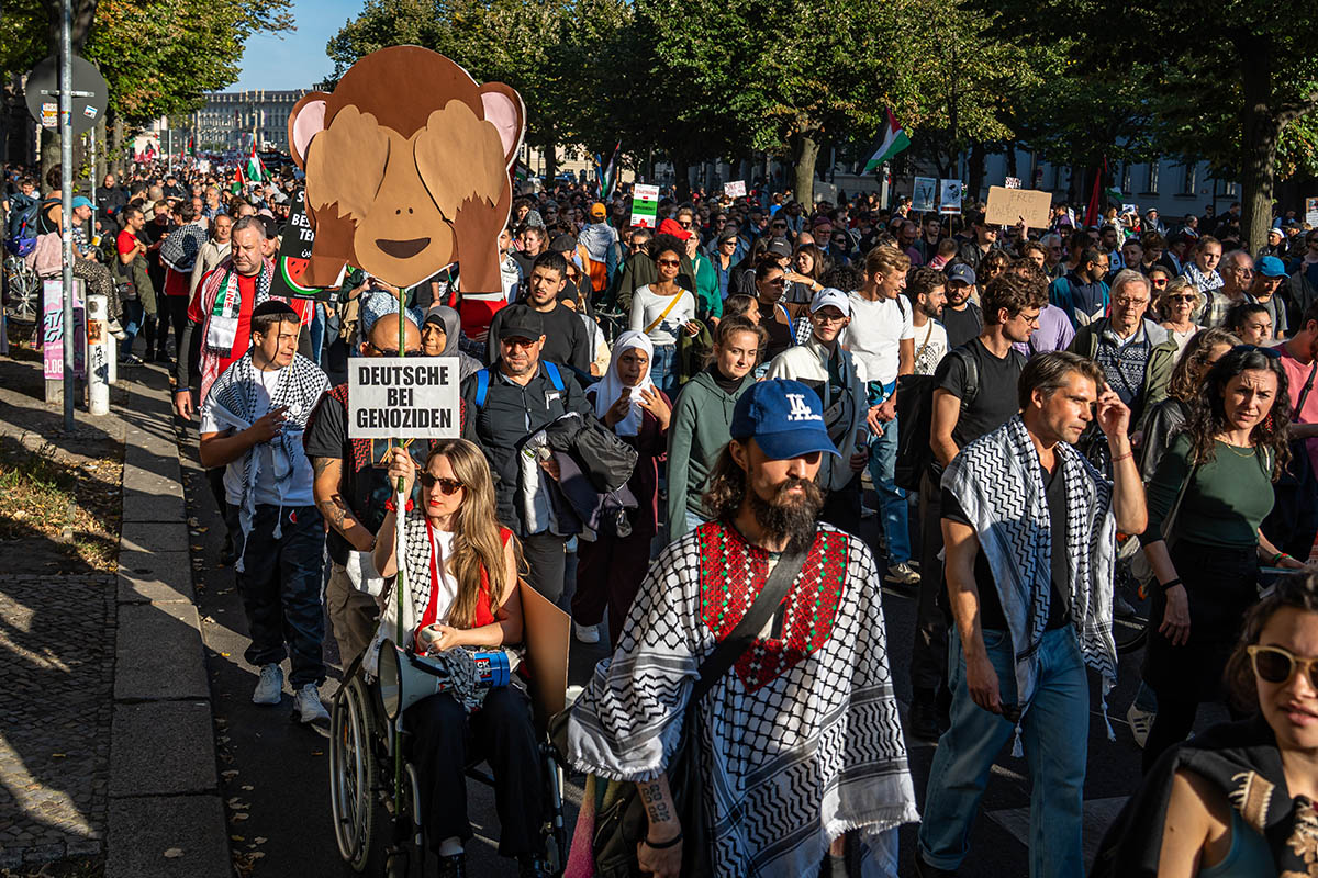 100.000 Menschen bei „All Eyes on Gaza“: Array