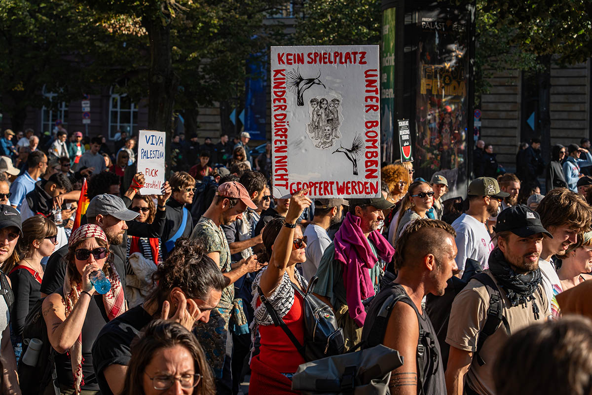 100.000 Menschen bei „All Eyes on Gaza“: Array