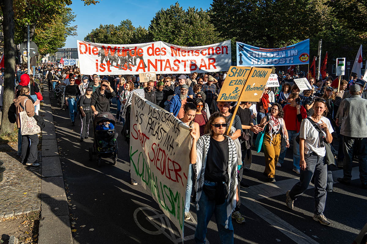 100.000 Menschen bei „All Eyes on Gaza“: Array