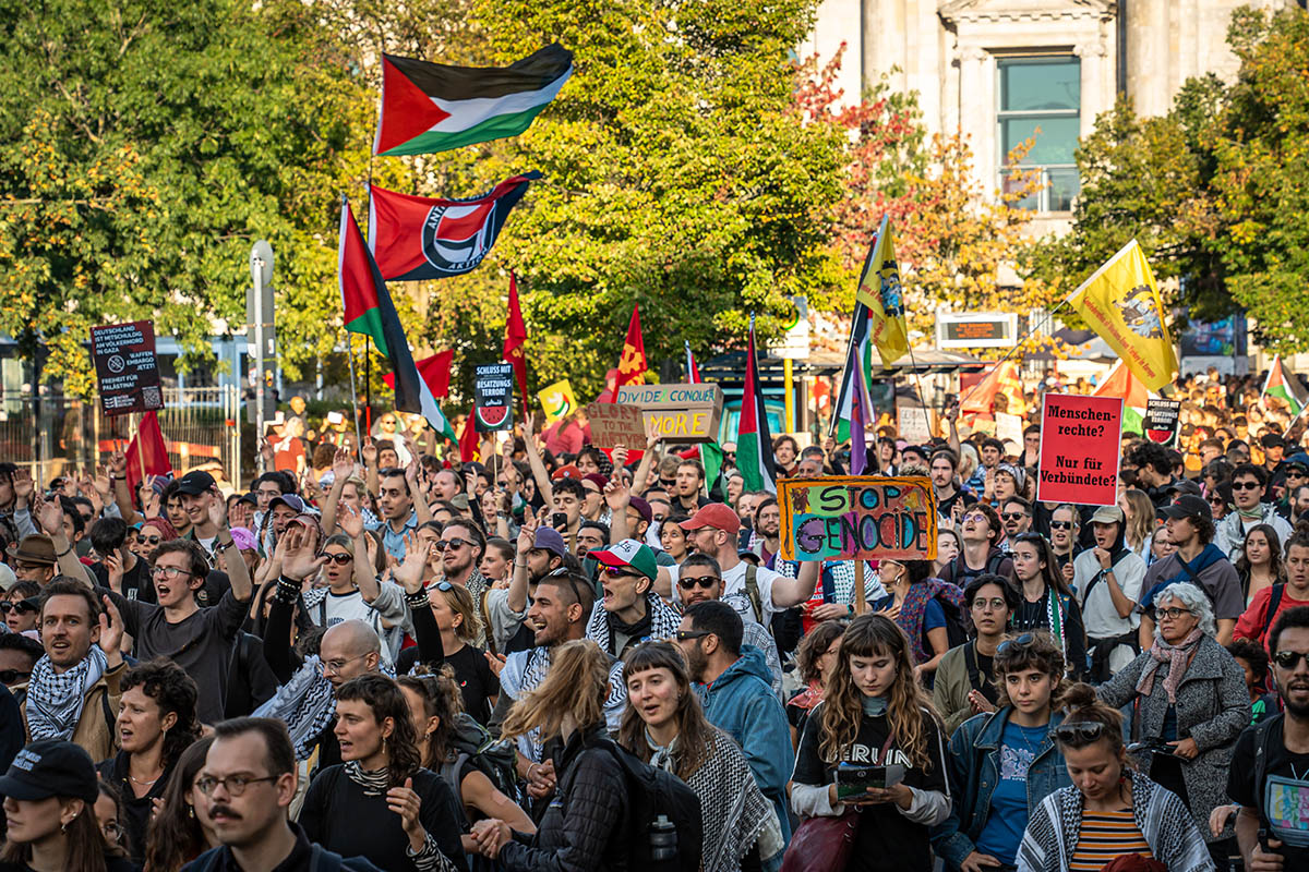 100.000 Menschen bei „All Eyes on Gaza“: Array