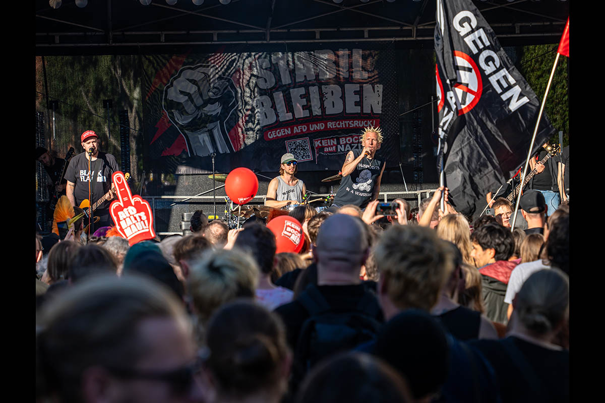 ZSK spielt Gratiskonzert gegen Rechts in Kreuzberg: Array