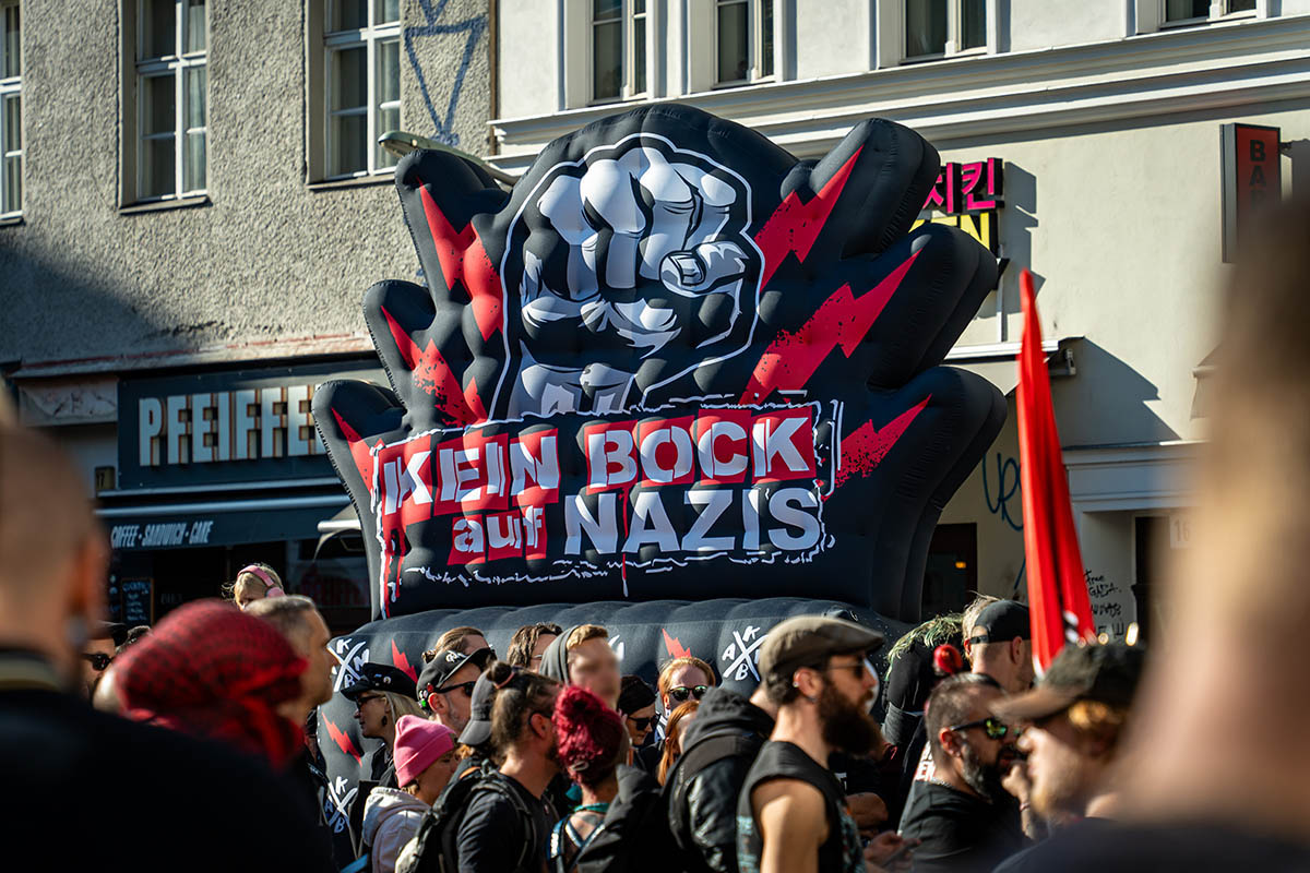 ZSK spielt Gratiskonzert gegen Rechts in Kreuzberg: Array