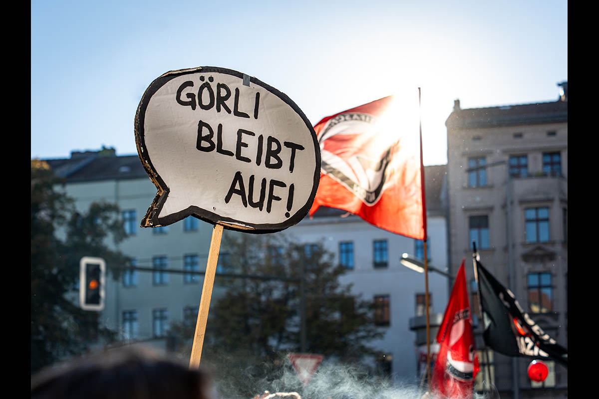 ZSK spielt Gratiskonzert gegen Rechts in Kreuzberg: Array