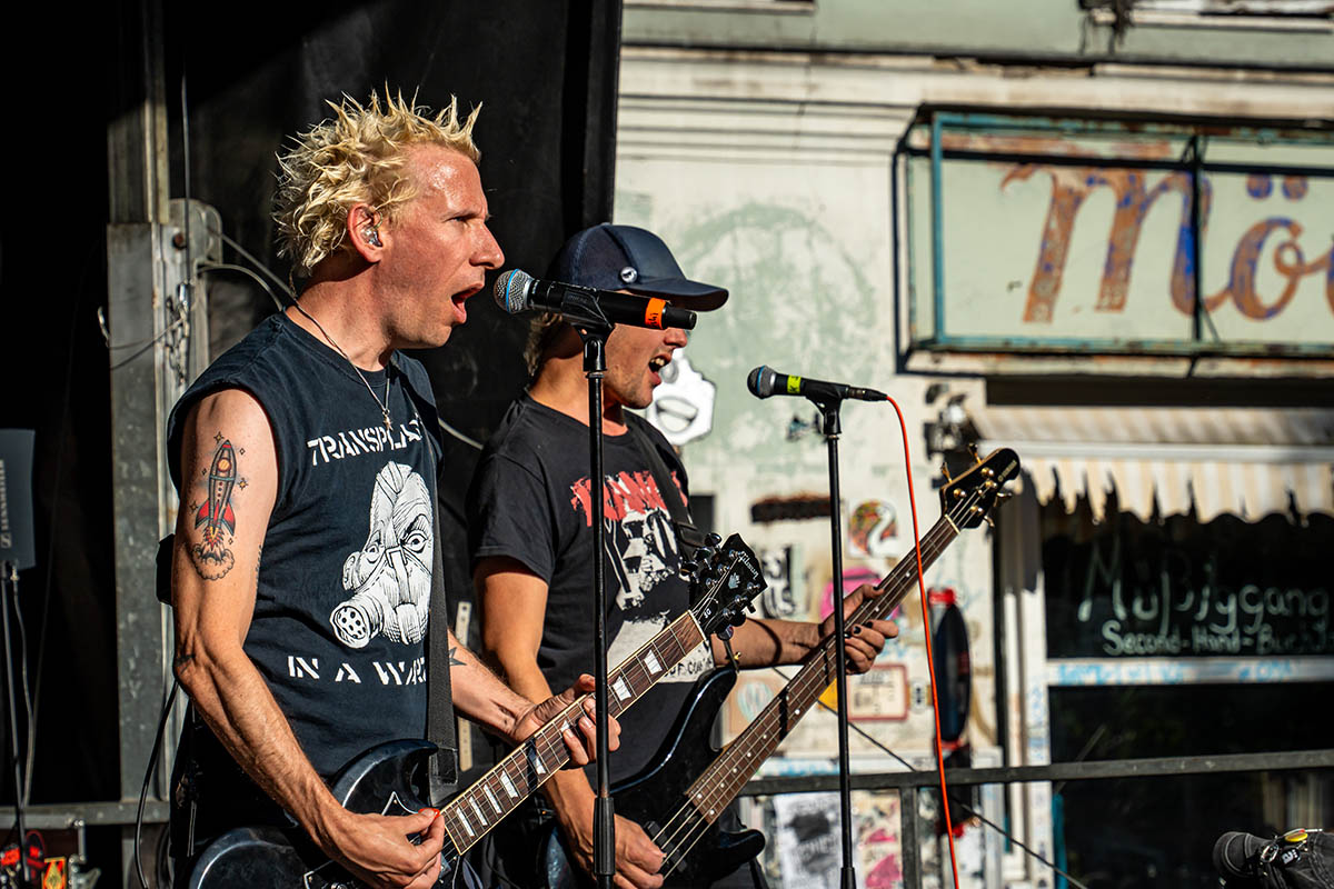 ZSK spielt Gratiskonzert gegen Rechts in Kreuzberg: Array