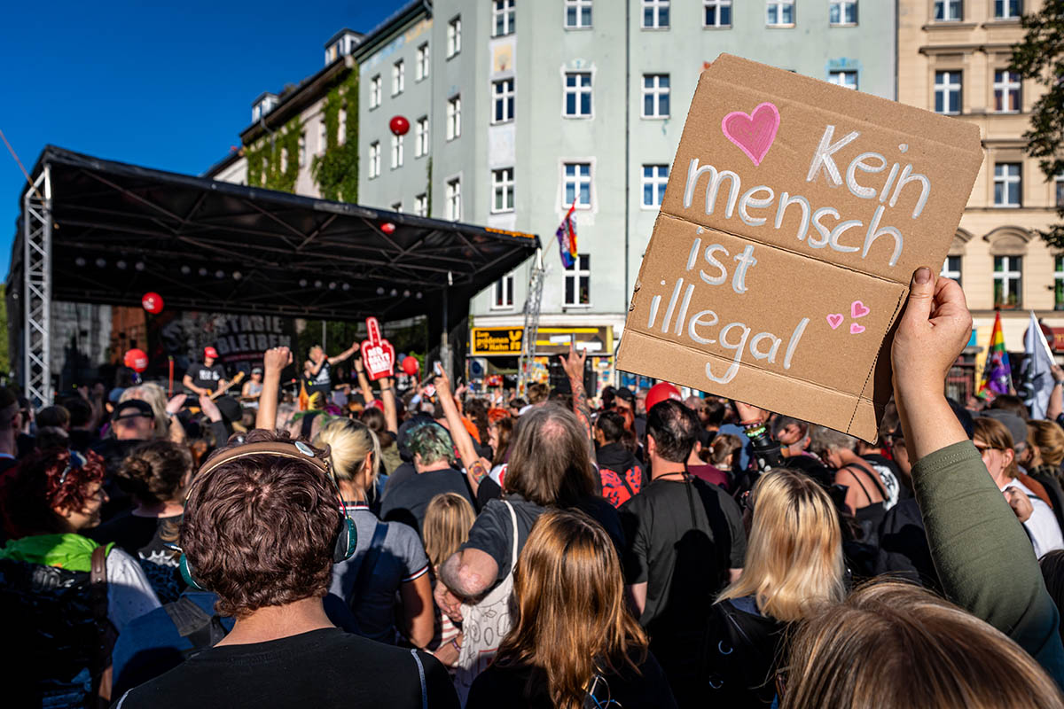 ZSK spielt Gratiskonzert gegen Rechts in Kreuzberg: Array