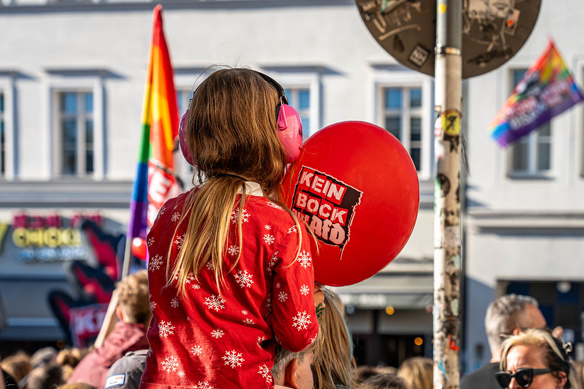 ZSK spielt Gratiskonzert gegen Rechts in Kreuzberg: Array