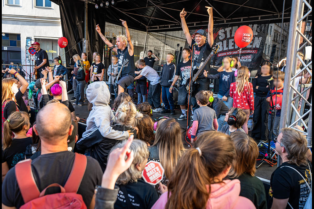 ZSK spielt Gratiskonzert gegen Rechts in Kreuzberg: Array