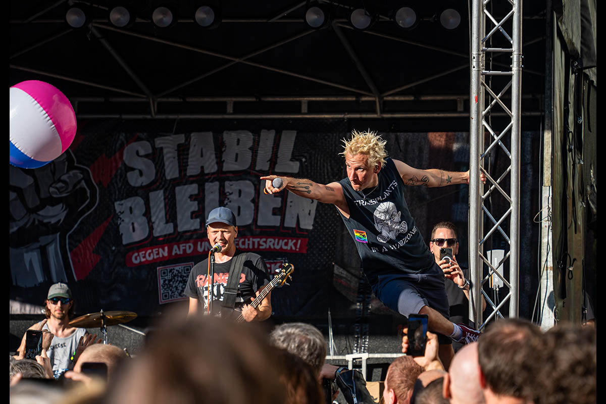 ZSK spielt Gratiskonzert gegen Rechts in Kreuzberg: Array