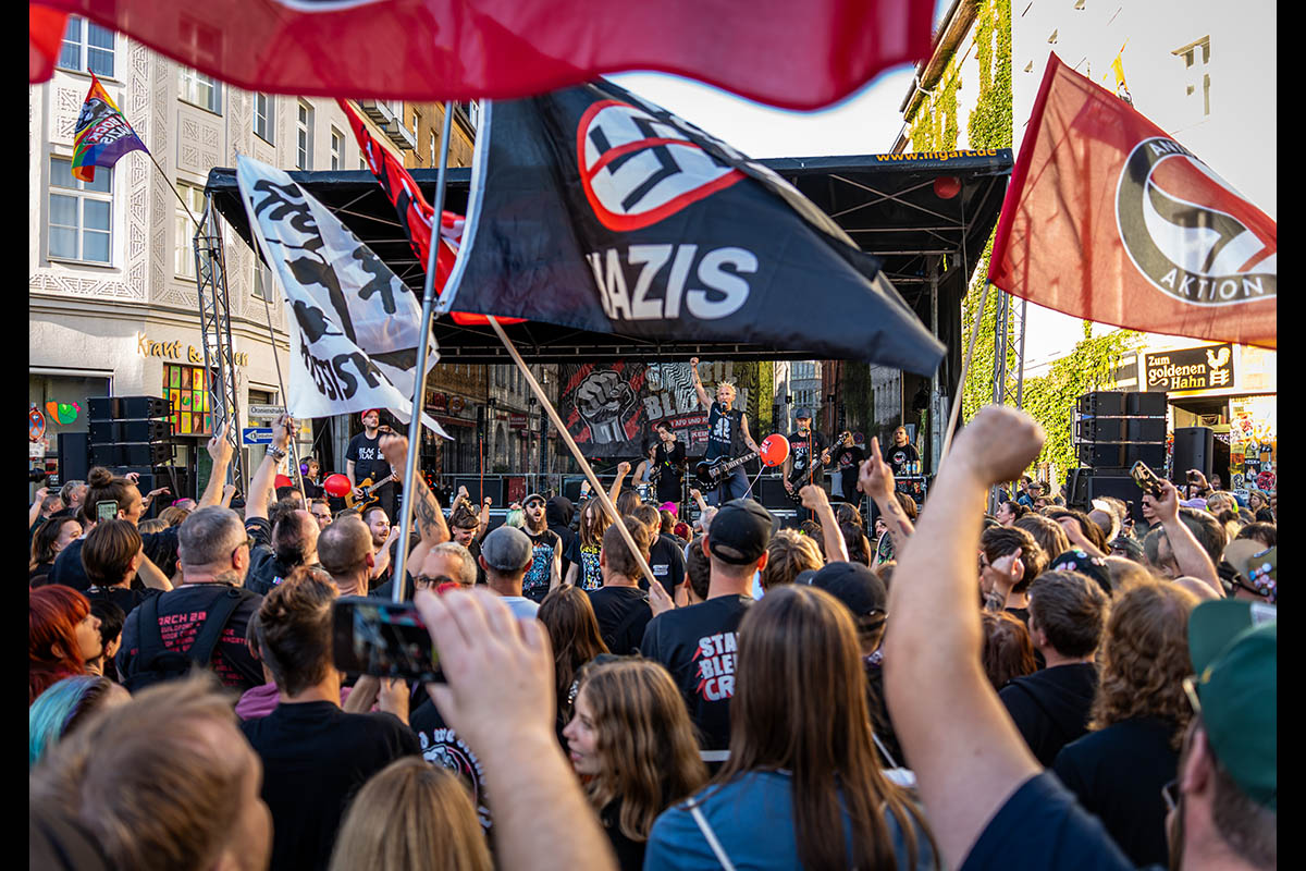 ZSK spielt Gratiskonzert gegen Rechts in Kreuzberg: Array