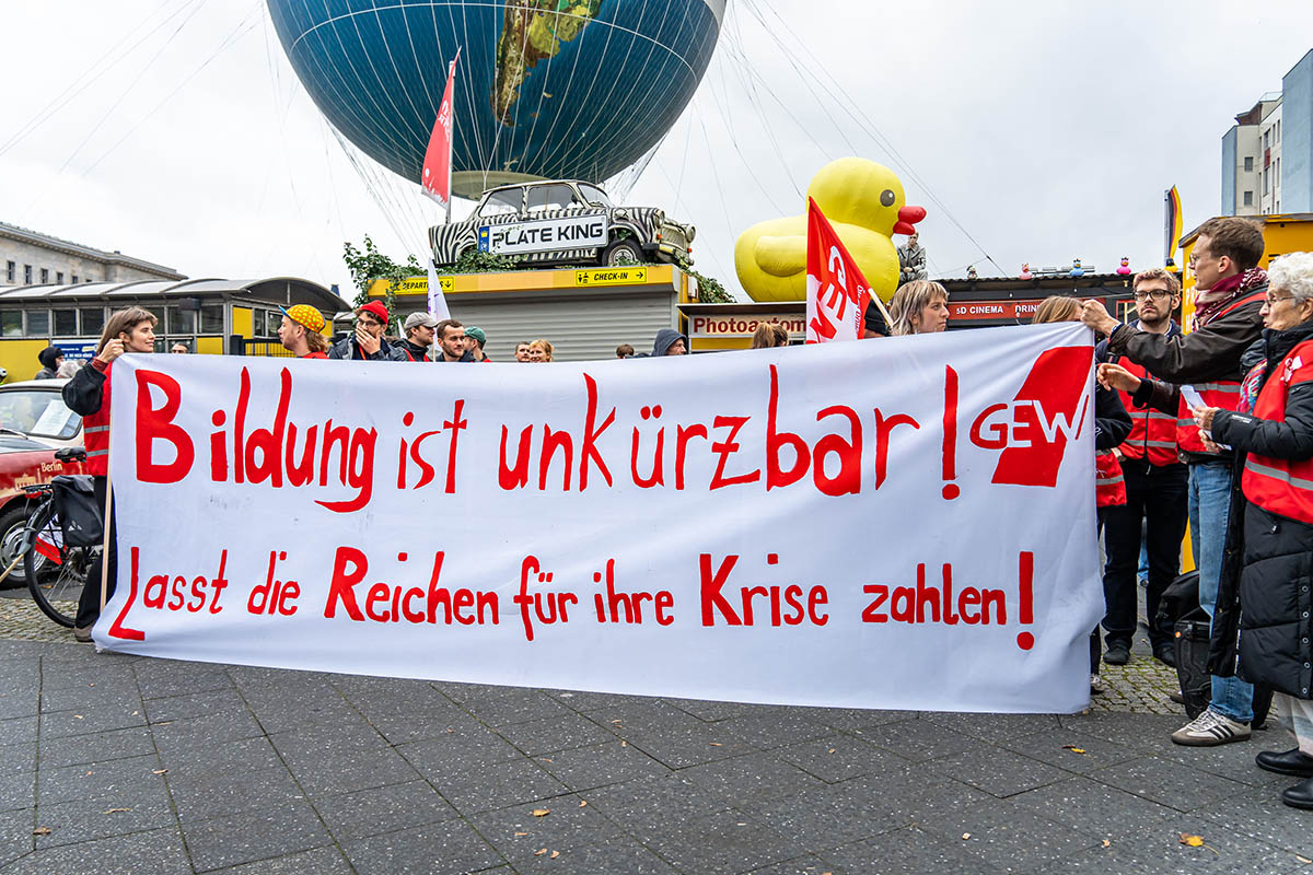 Protest gegen die Kürzungspläne des schwarz-roten Senats in Berlin: Array