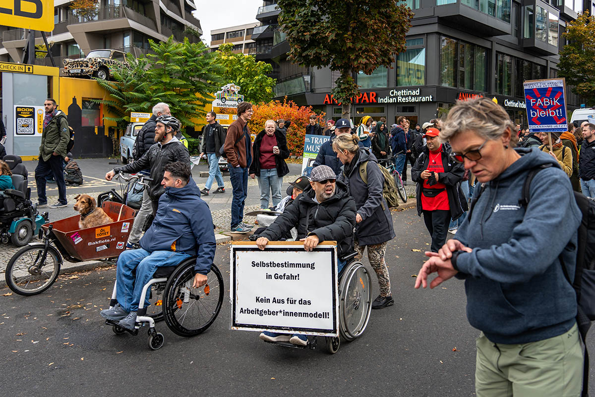 Protest gegen die Kürzungspläne des schwarz-roten Senats in Berlin: Array