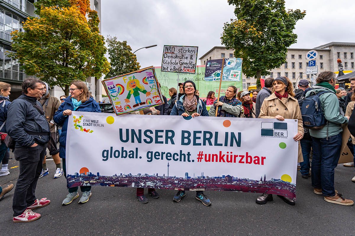 Protest gegen die Kürzungspläne des schwarz-roten Senats in Berlin: Array
