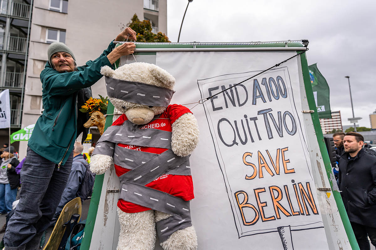 Protest gegen die Kürzungspläne des schwarz-roten Senats in Berlin: Array
