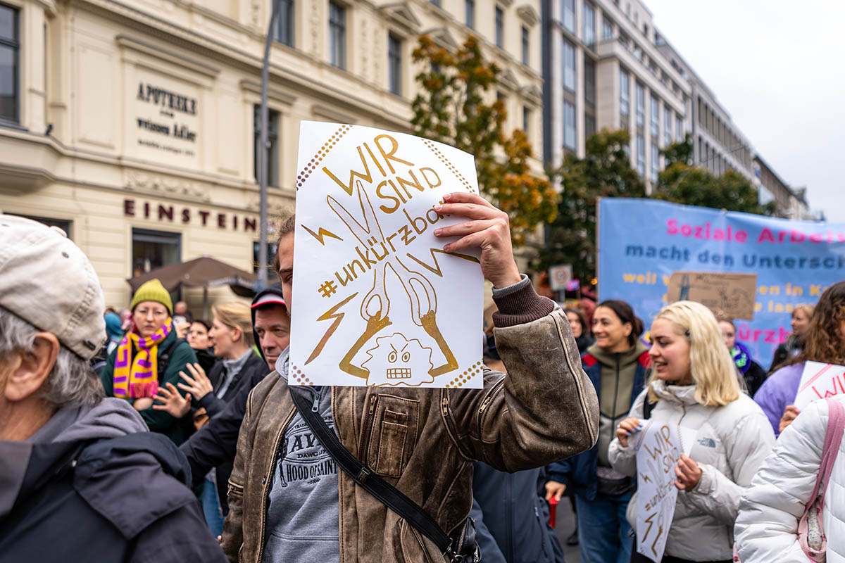 Protest gegen die Kürzungspläne des schwarz-roten Senats in Berlin: Array