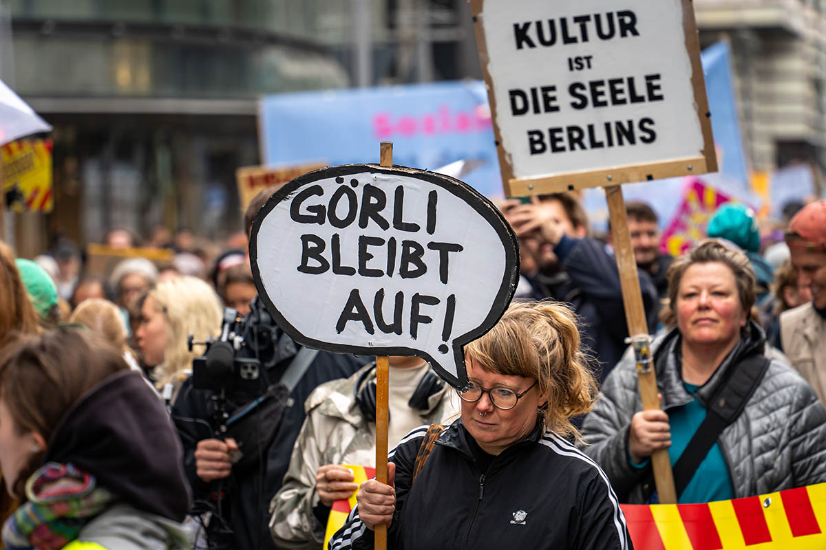 Protest gegen die Kürzungspläne des schwarz-roten Senats in Berlin: Array