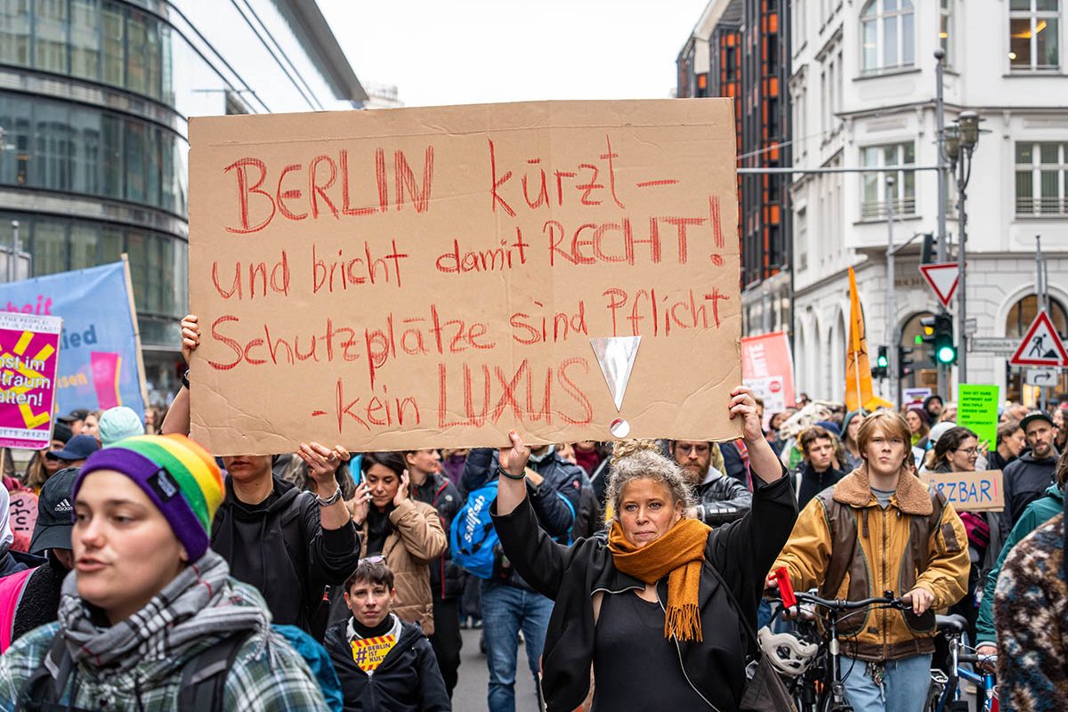 Protest gegen die Kürzungspläne des schwarz-roten Senats in Berlin: Array