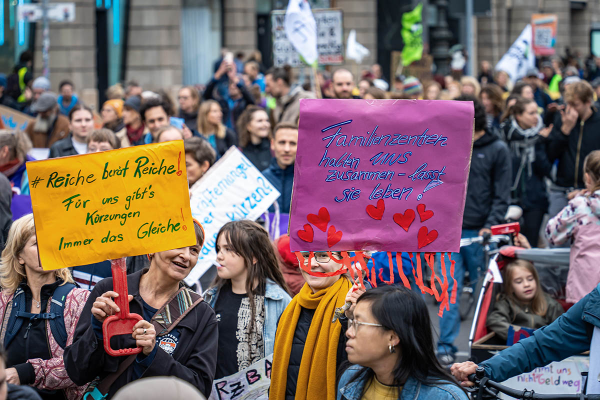 Protest gegen die Kürzungspläne des schwarz-roten Senats in Berlin: Array