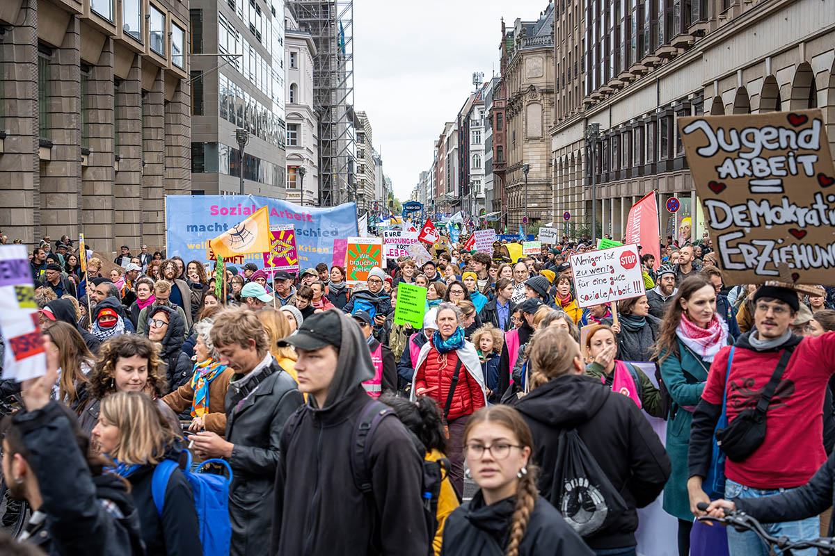 Protest gegen die Kürzungspläne des schwarz-roten Senats in Berlin: Array