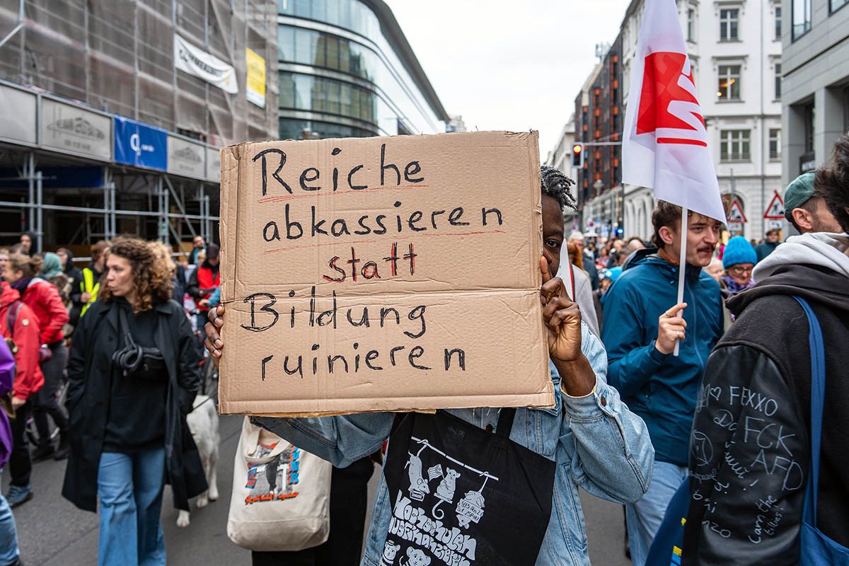 Protest gegen die Kürzungspläne des schwarz-roten Senats in Berlin: Array
