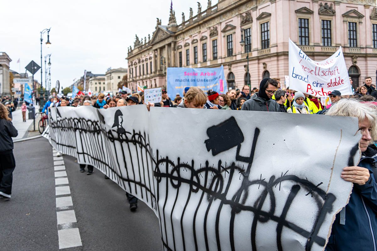 Protest gegen die Kürzungspläne des schwarz-roten Senats in Berlin: Array