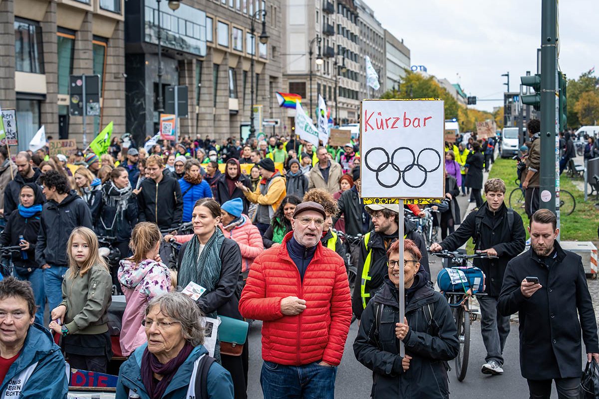 Protest gegen die Kürzungspläne des schwarz-roten Senats in Berlin: Array