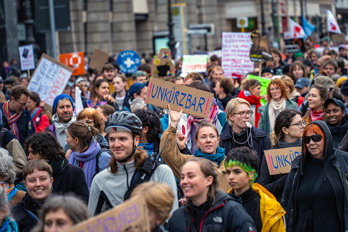 Protest gegen die Kürzungspläne des schwarz-roten Senats in Berlin: Array