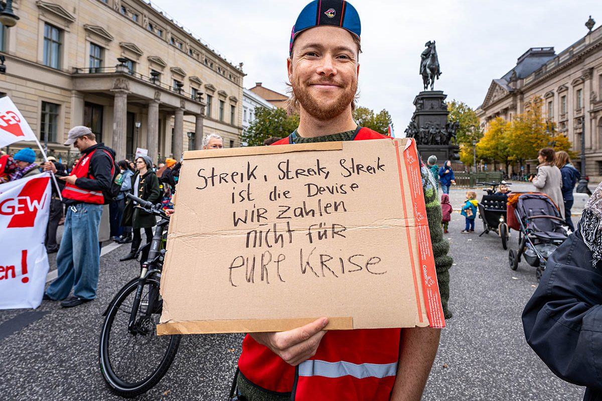 Protest gegen die Kürzungspläne des schwarz-roten Senats in Berlin: Array