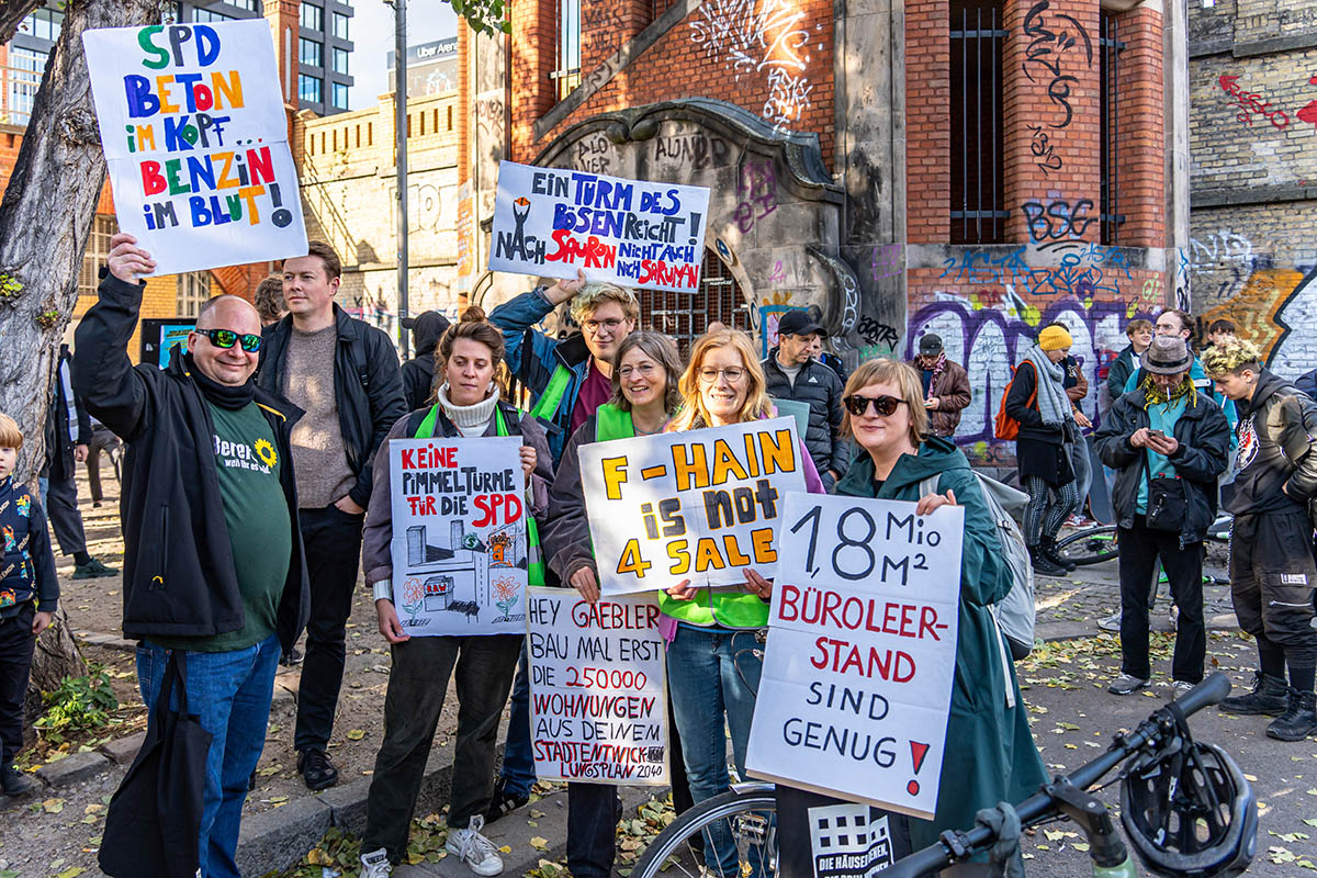 Protest gegen geplante Wolkenkratzer in Friedrichshain: Array
