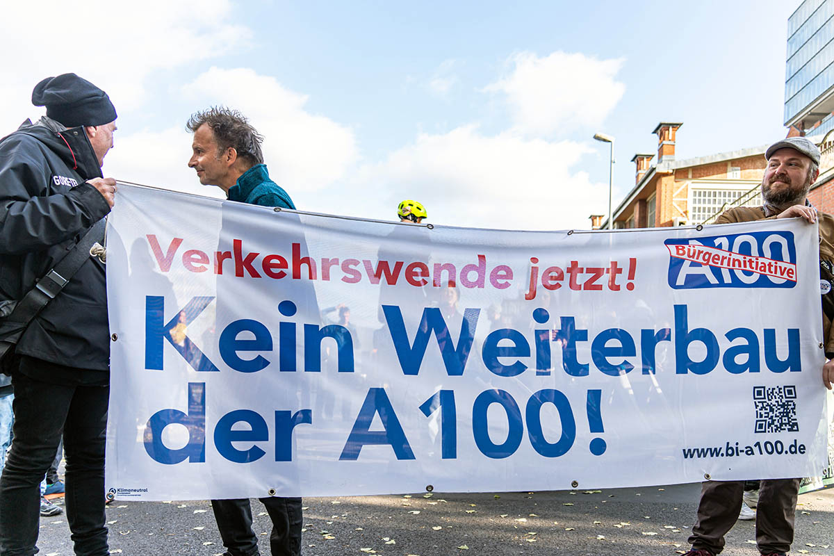 Protest gegen geplante Wolkenkratzer in Friedrichshain: Array