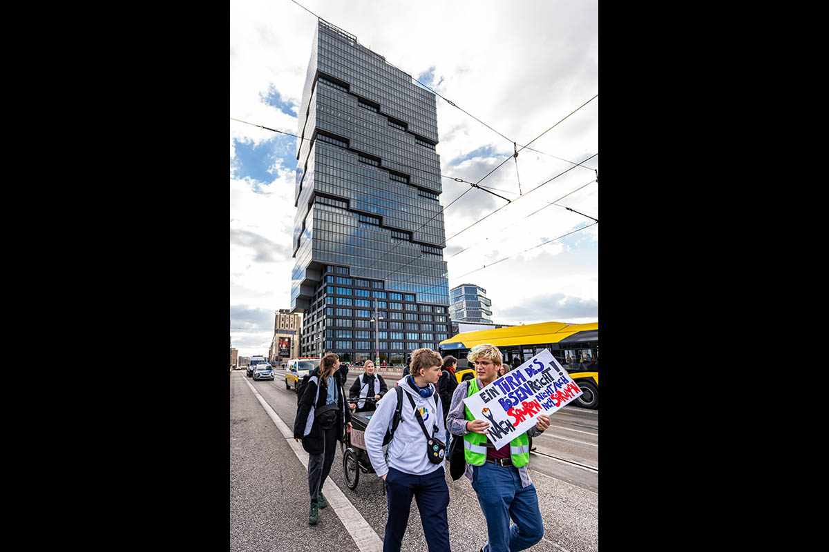 Protest gegen geplante Wolkenkratzer in Friedrichshain: Array