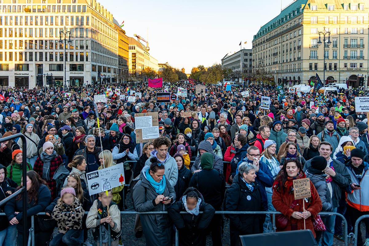 Protest gegen die rassistischen Ausfälle von Friedrich Merz: Array