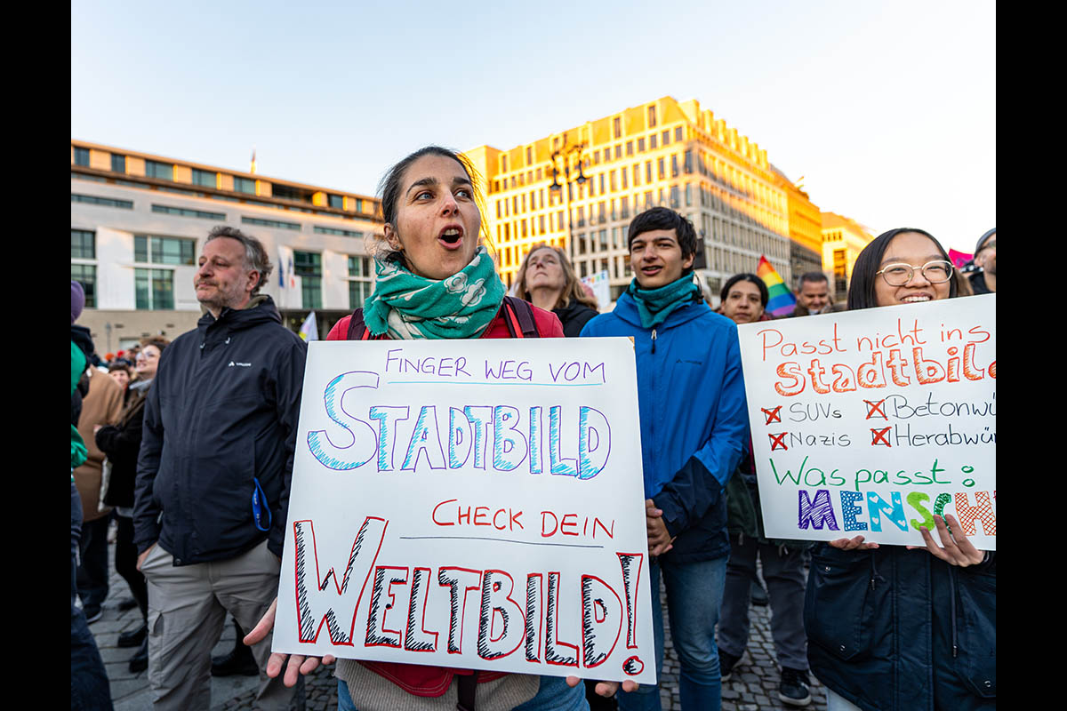 Protest gegen die rassistischen Ausfälle von Friedrich Merz: Array