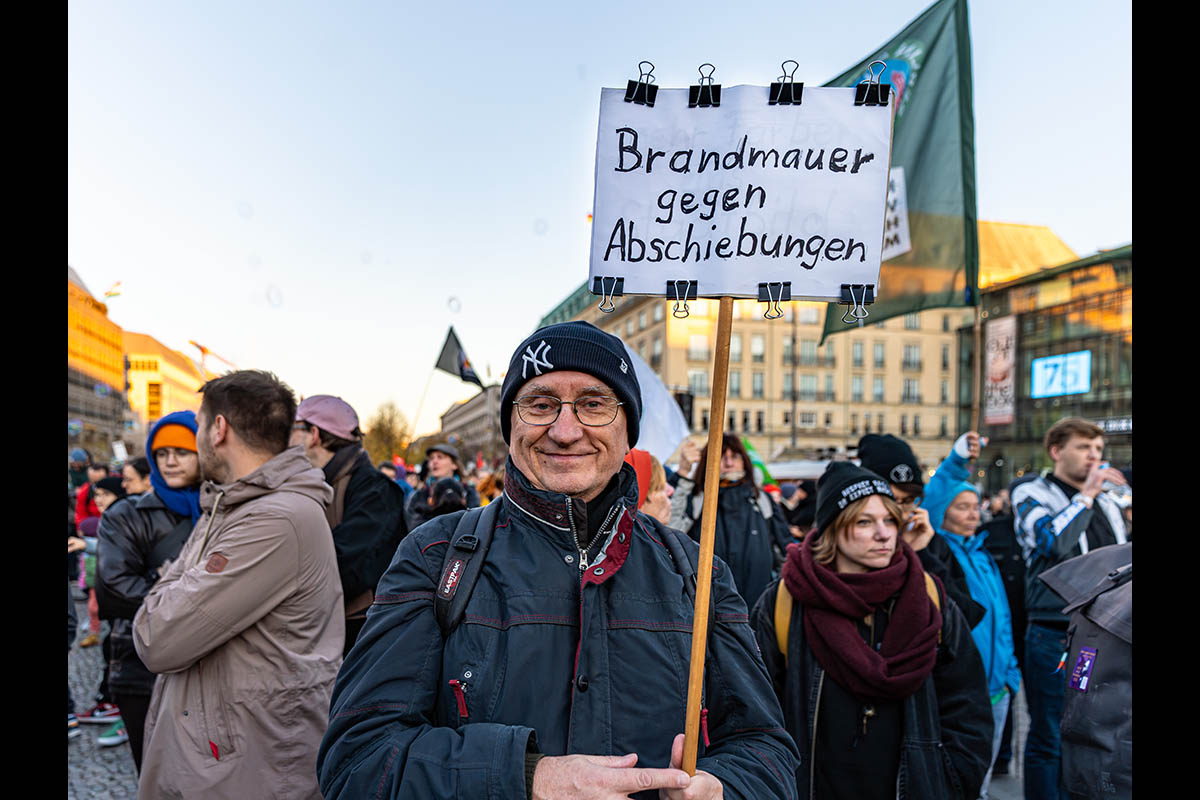 Protest gegen die rassistischen Ausfälle von Friedrich Merz: Array