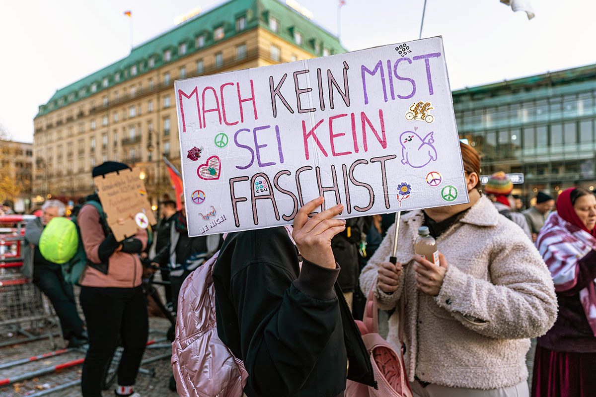 Protest gegen die rassistischen Ausfälle von Friedrich Merz: Array