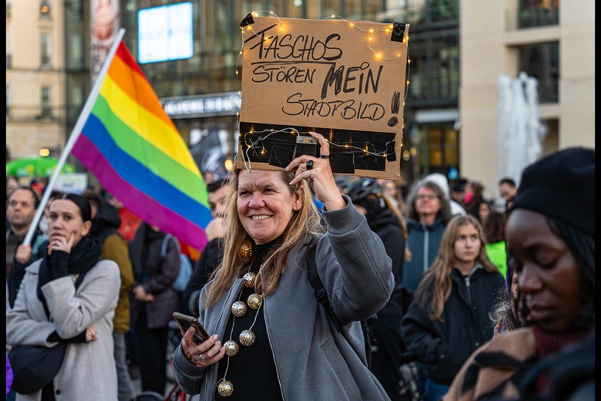 Protest gegen die rassistischen Ausfälle von Friedrich Merz: Array