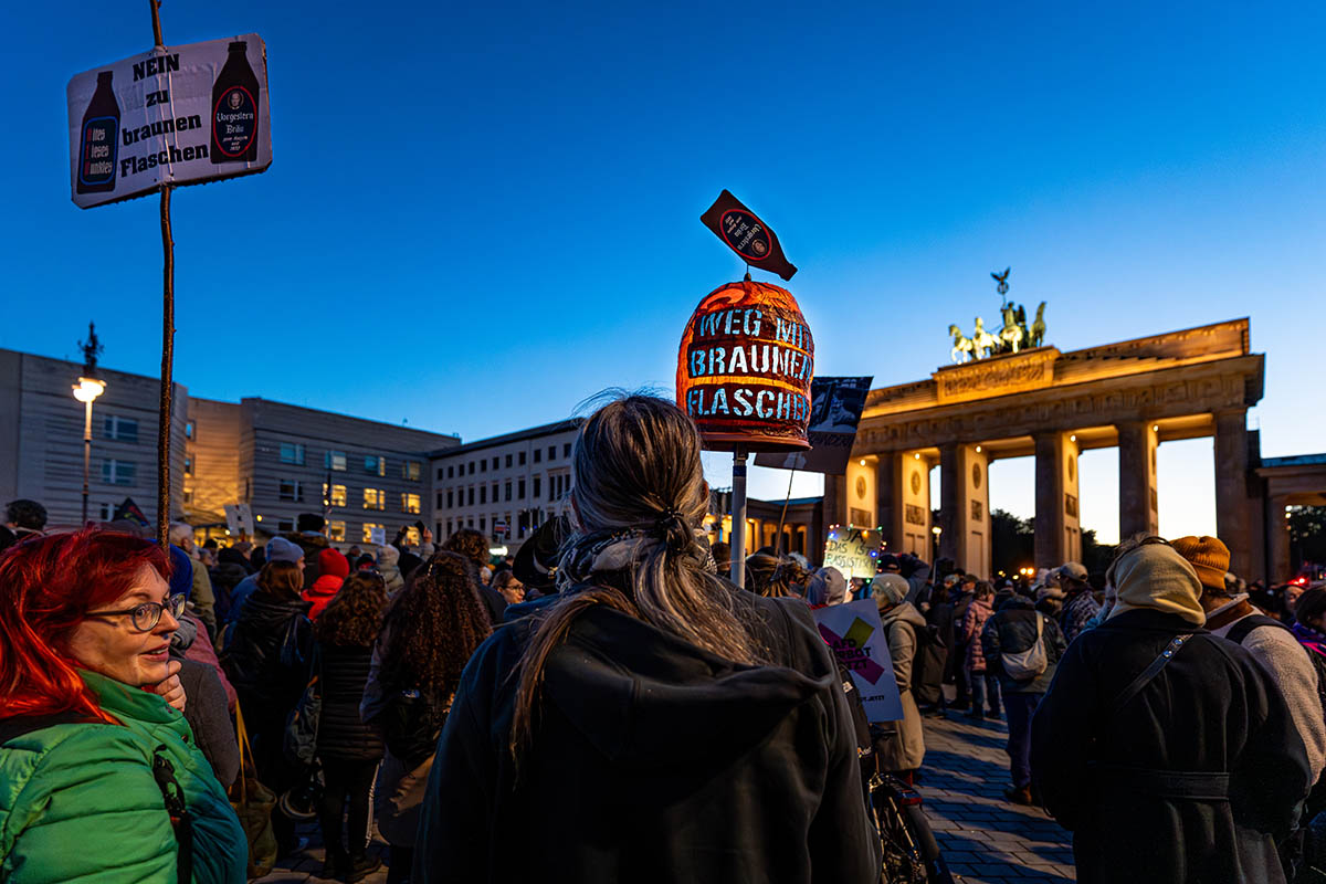 Protest gegen die rassistischen Ausfälle von Friedrich Merz: Array