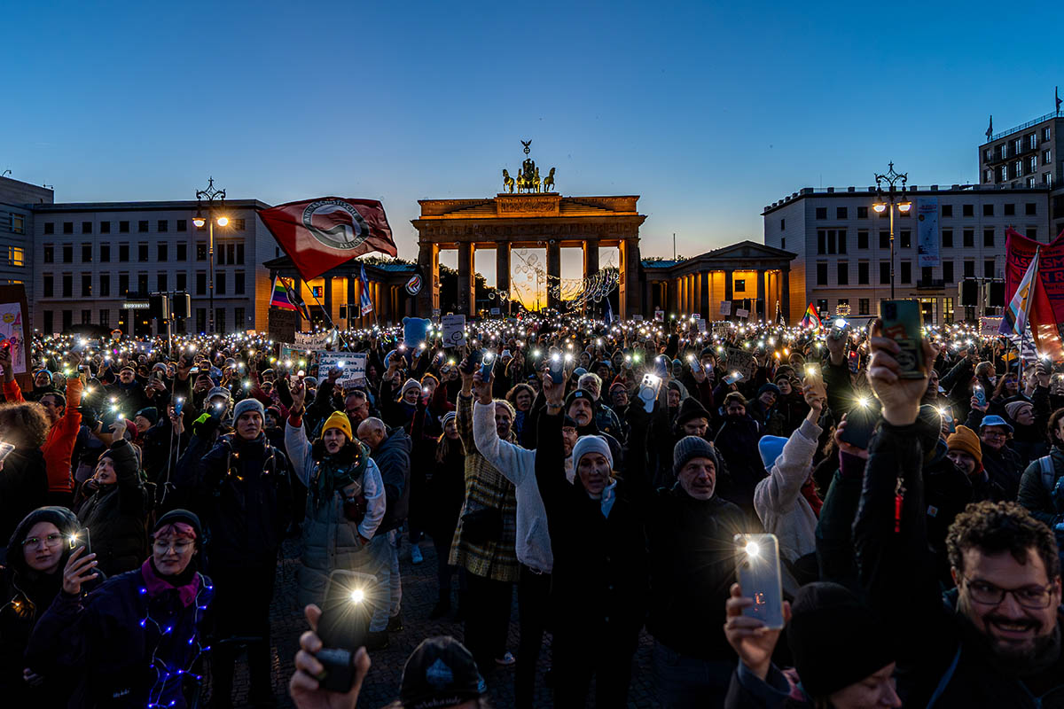 Protest gegen die rassistischen Ausfälle von Friedrich Merz: Array