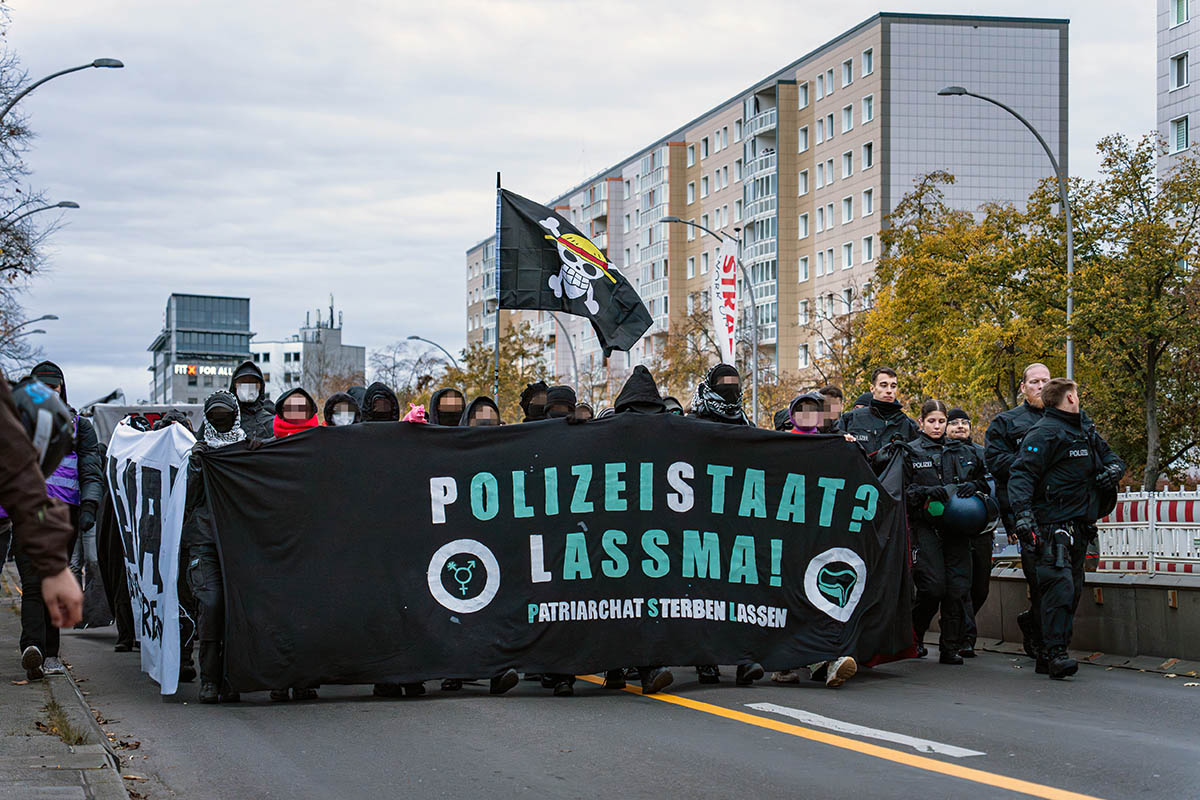 Demo gegen Patriarchat und Polizeigewalt: Array