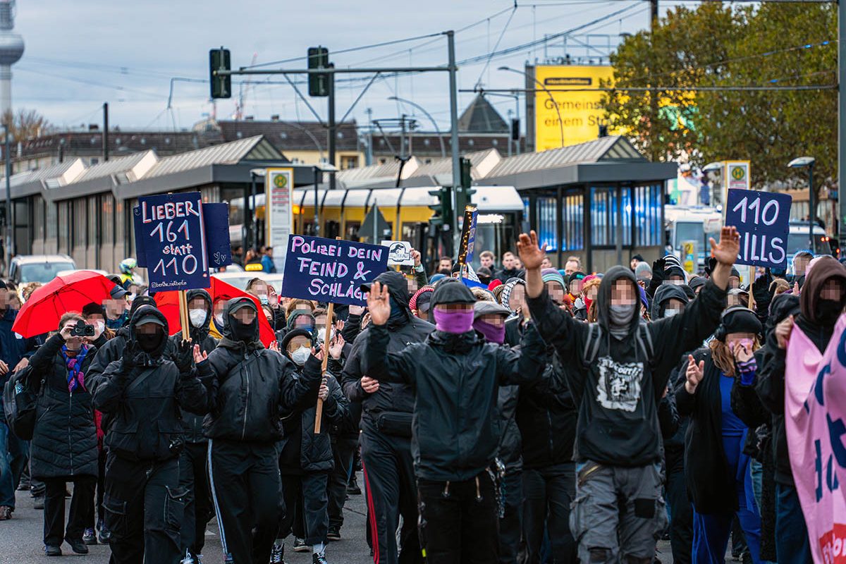 Demo gegen Patriarchat und Polizeigewalt: Array