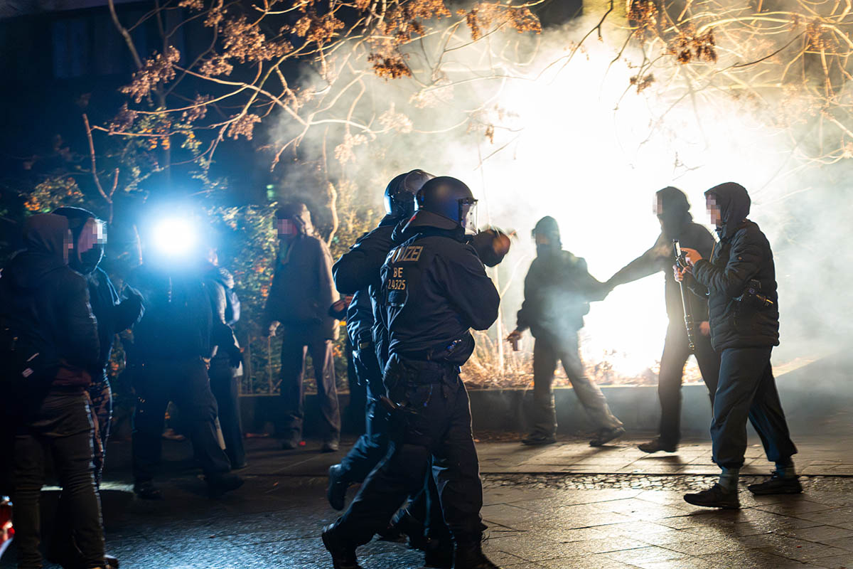 Silvesterdemo gegen Knäste und für die Freilassung politischer Gefangener: 