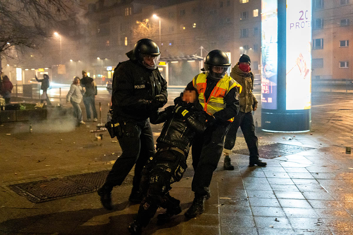 Silvesterdemo gegen Knäste und für die Freilassung politischer Gefangener: 