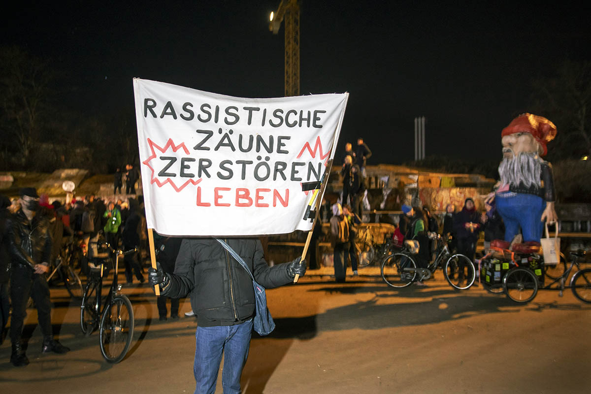 Görlitzer Park - ZAUN: Array