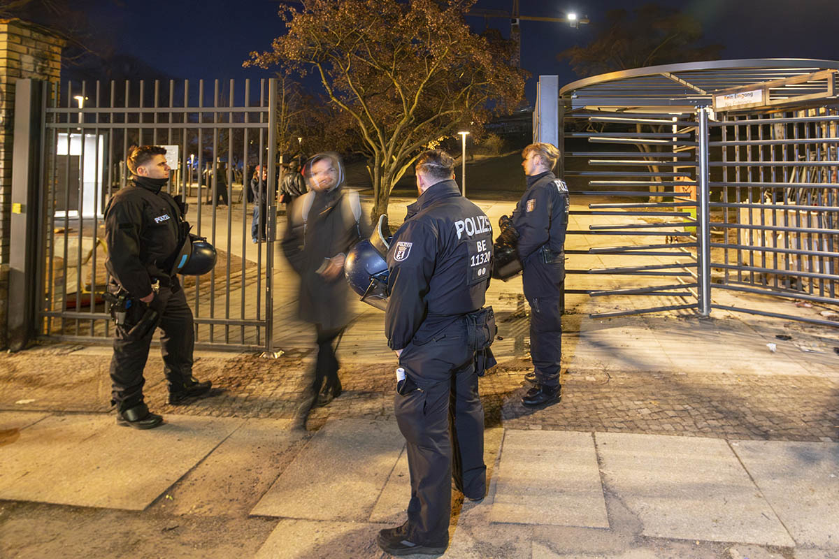 Görlitzer Park - ZAUN: Array