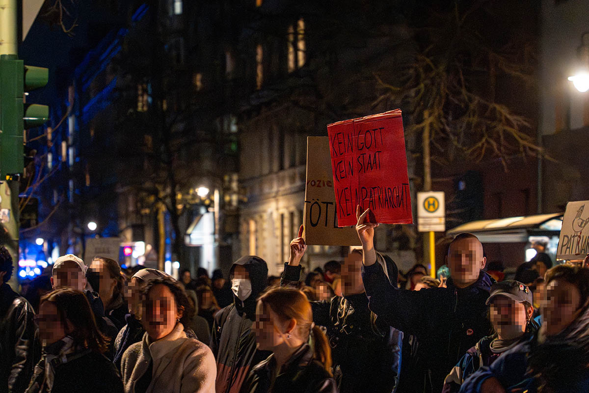 Queerfeministische Abenddemo zum Frauenkampftag: Array