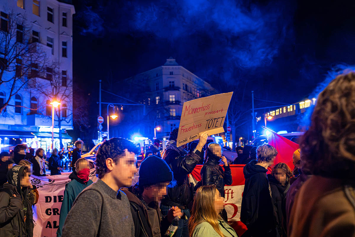 Queerfeministische Abenddemo zum Frauenkampftag: Array