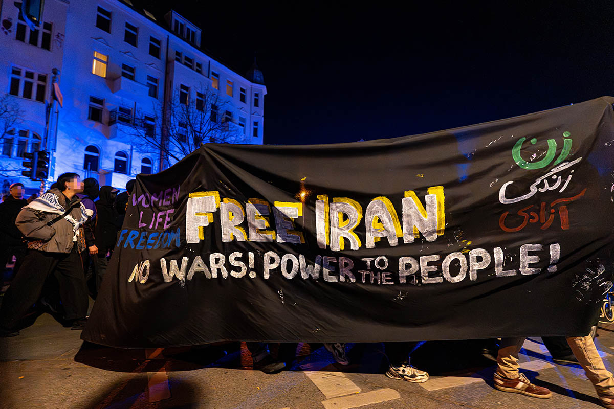 Queerfeministische Abenddemo zum Frauenkampftag: Array