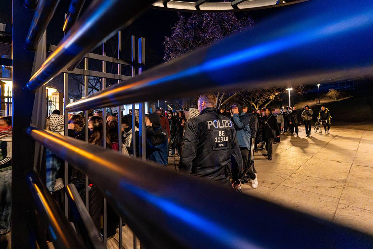 Queerfeministische Abenddemo zum Frauenkampftag: Array