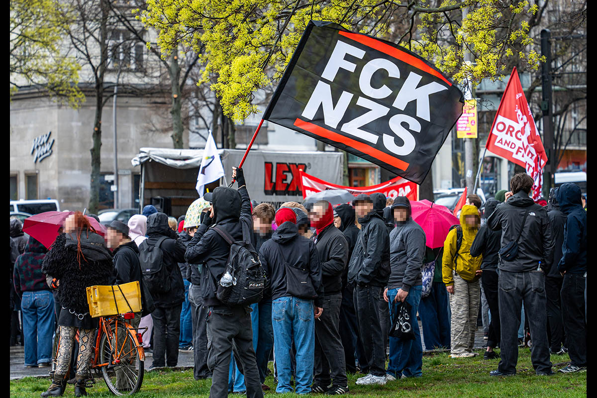 Antifa-Demo nach Nazi-Angriff in Friedrichshain: Array
